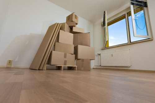 Local moving service in Morden planning a household relocation