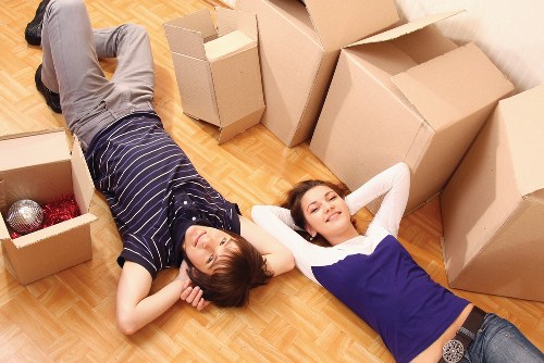 Local removal truck hire suited to flat and house moves in Morden